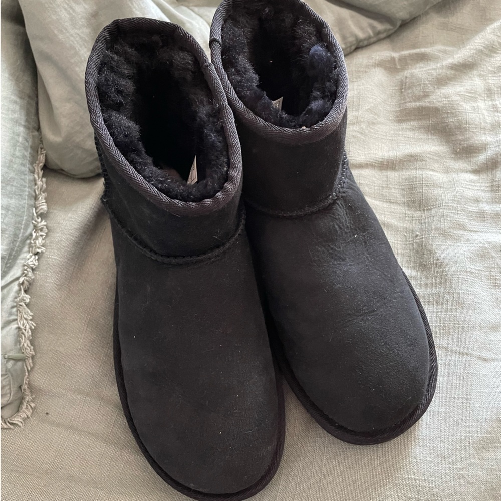AUTHENTIC UGG MINI